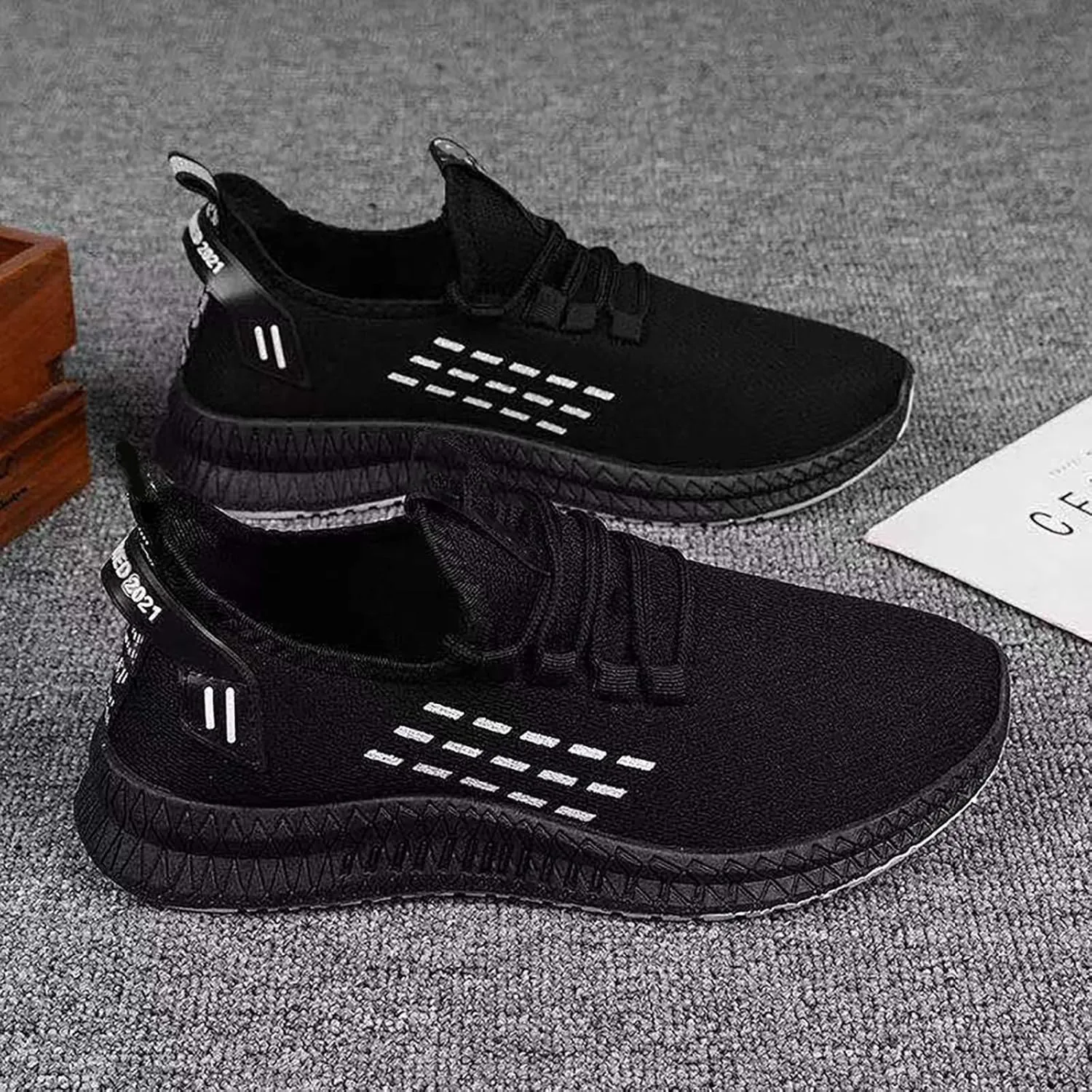 Men's Sports Shoes Mesh Lightweight Breathable Running Shoes Casual Non-Slip Fly Woven Casual Sneaker Lace Up Low Top Sneaker